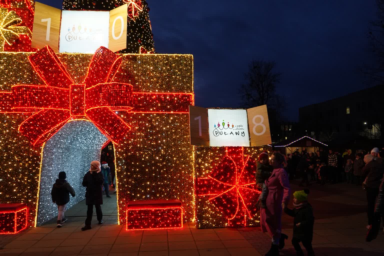 Pierwszy taki jarmark w Puławach. Świąteczny nastrój zawitał do miasta 2 469047682_973677444784820_787505525515138507_n.jpg