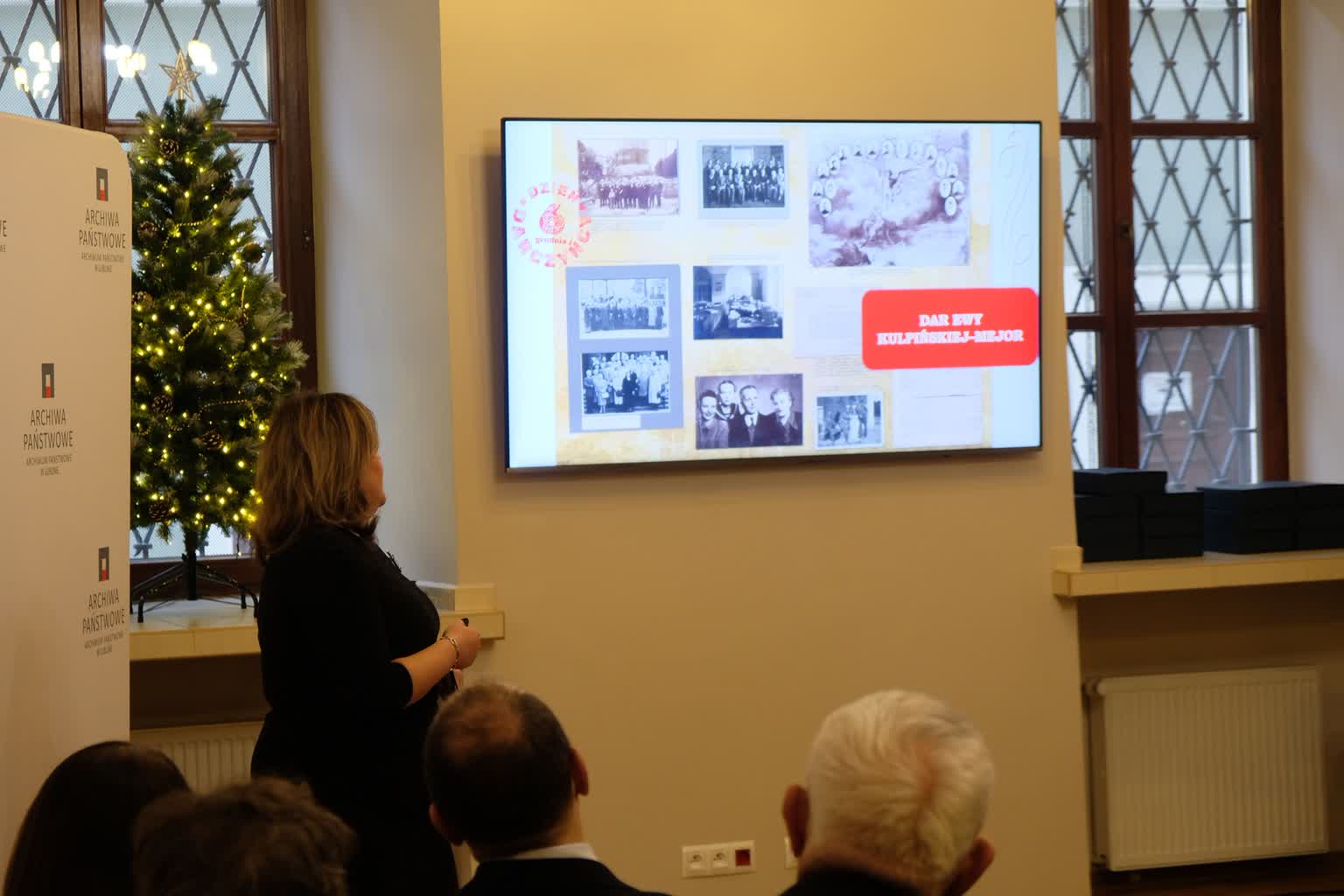 Dzielą się zbiorami pomimo sentymentu. Dzień Darczyńcy w lubelskim Archiwum 2 469076220_972551994904989_3080282354542953459_n.jpg