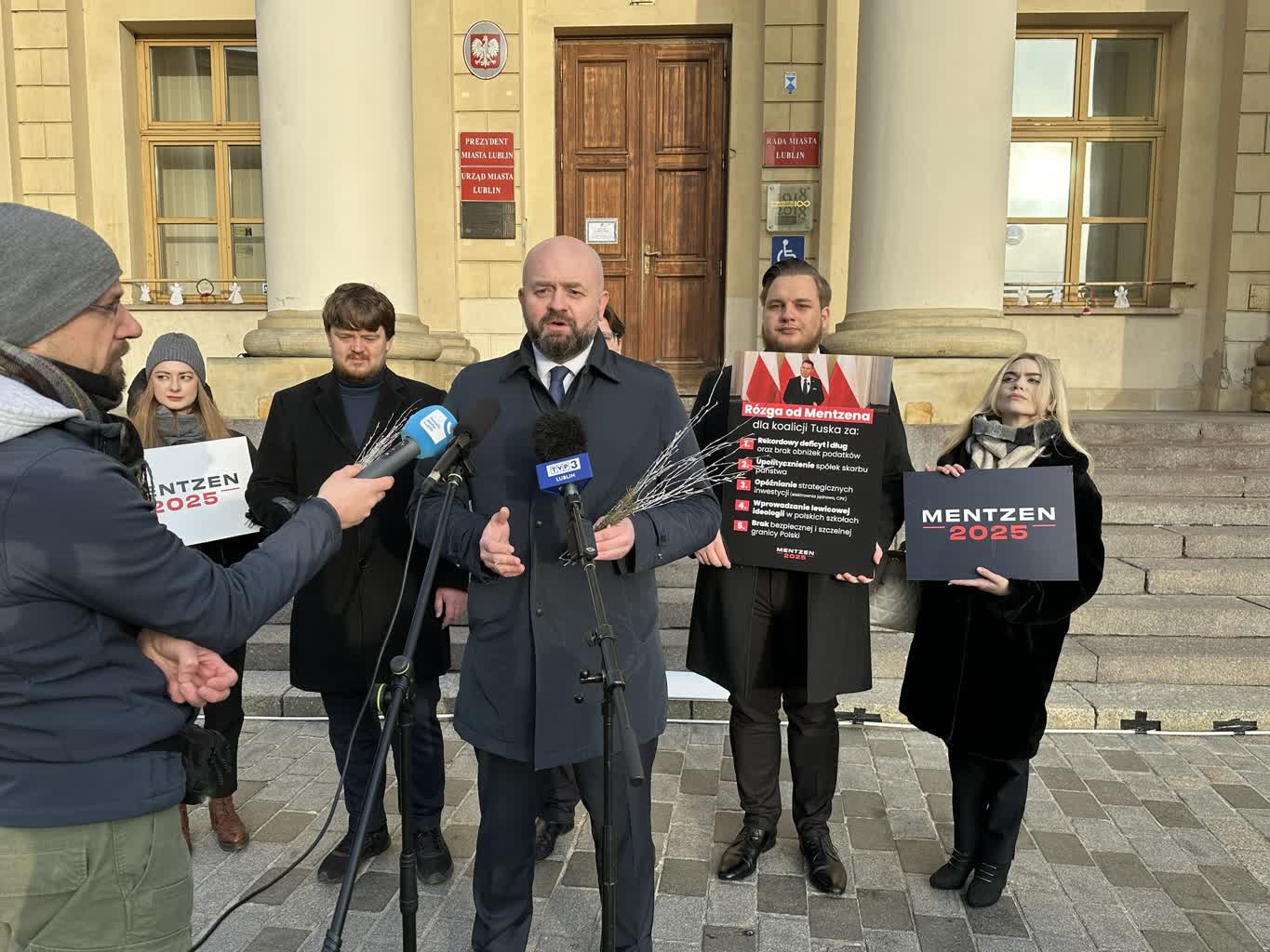 Nietypowe "prezenty" od Konfederacji dla polityków KO 2 469400616_896018786038714_3400759309725866440_n.jpg