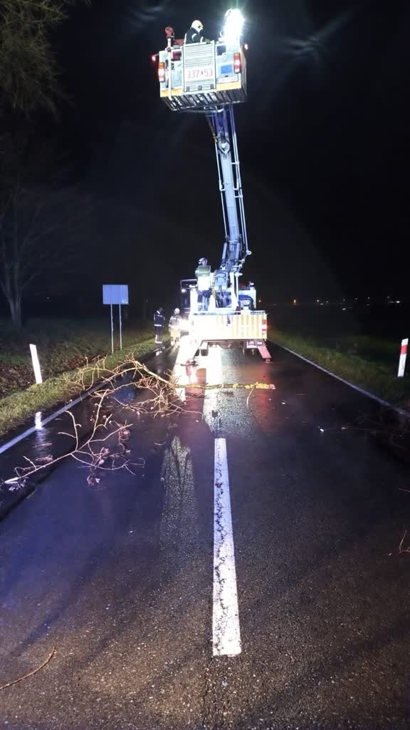 Wichury w regionie. Nocne interwencje strażaków 2 470227630_902041818749426_2119756390420238711_n.jpg