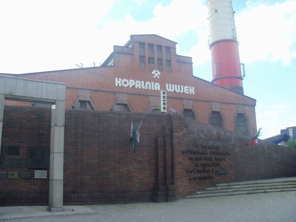 katowice pomnik gornikow kopalni wujek 7 2024 12 16 082816