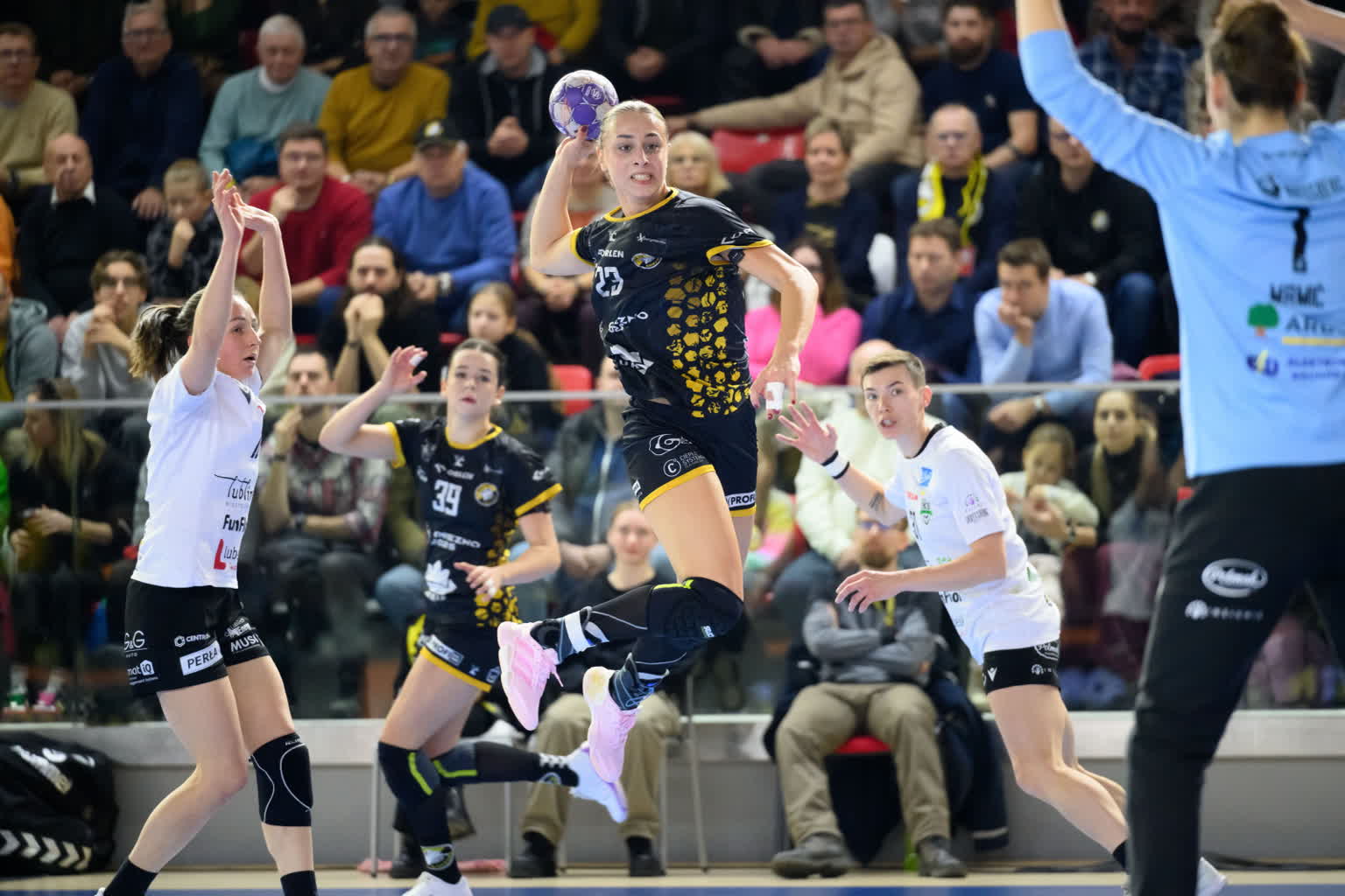 Wygrana po dramatycznej końcówce. Dreszczowiec w pierwszym meczu nowego trenera 2 mid-24c29150.jpg