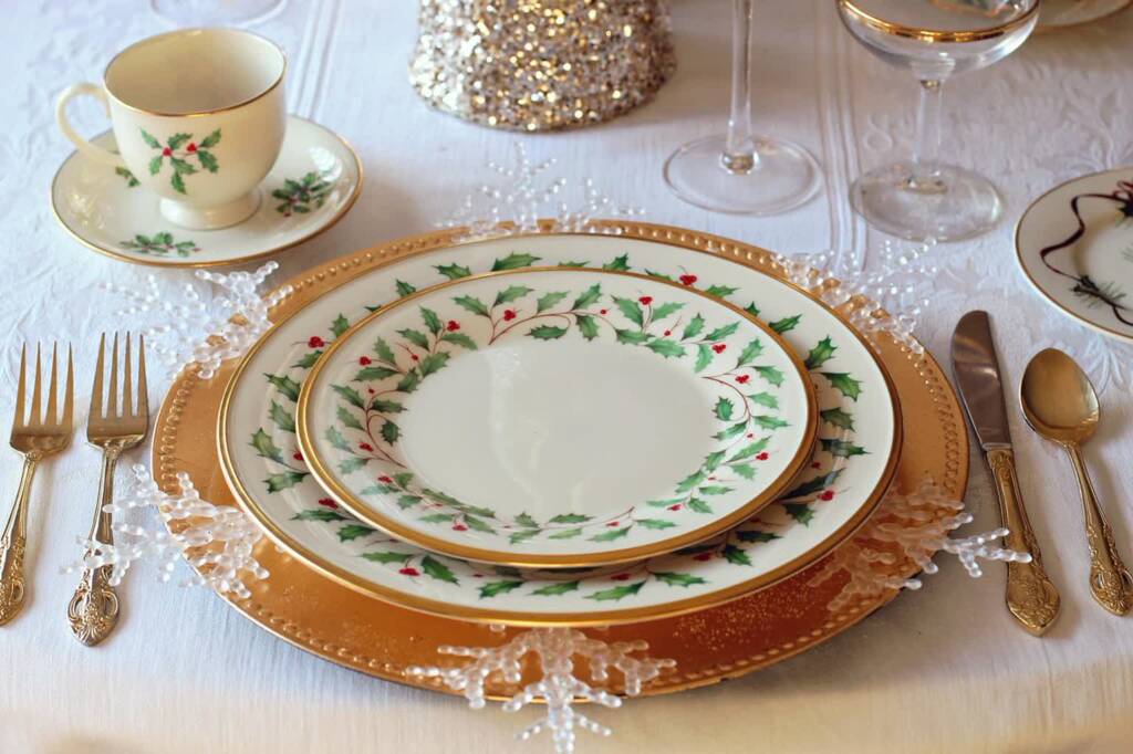 table setting 1926936 1280 2024 12 24 141415