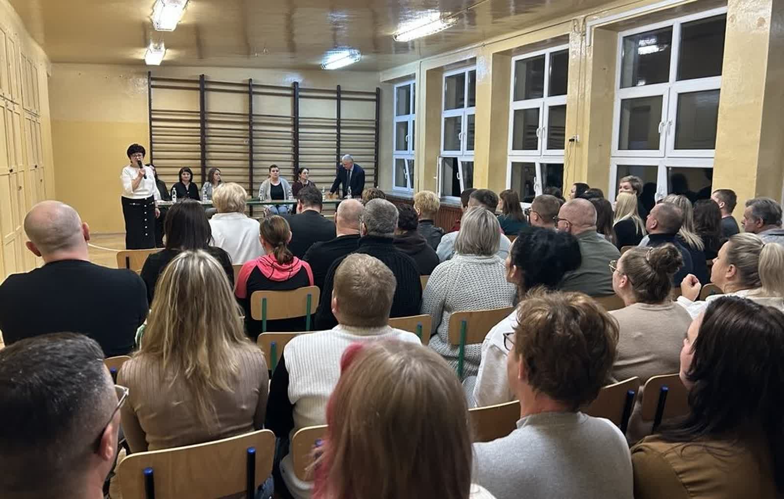 „To początek procesu likwidacji szkoły". Protest w Malinówce 2 4.jpg