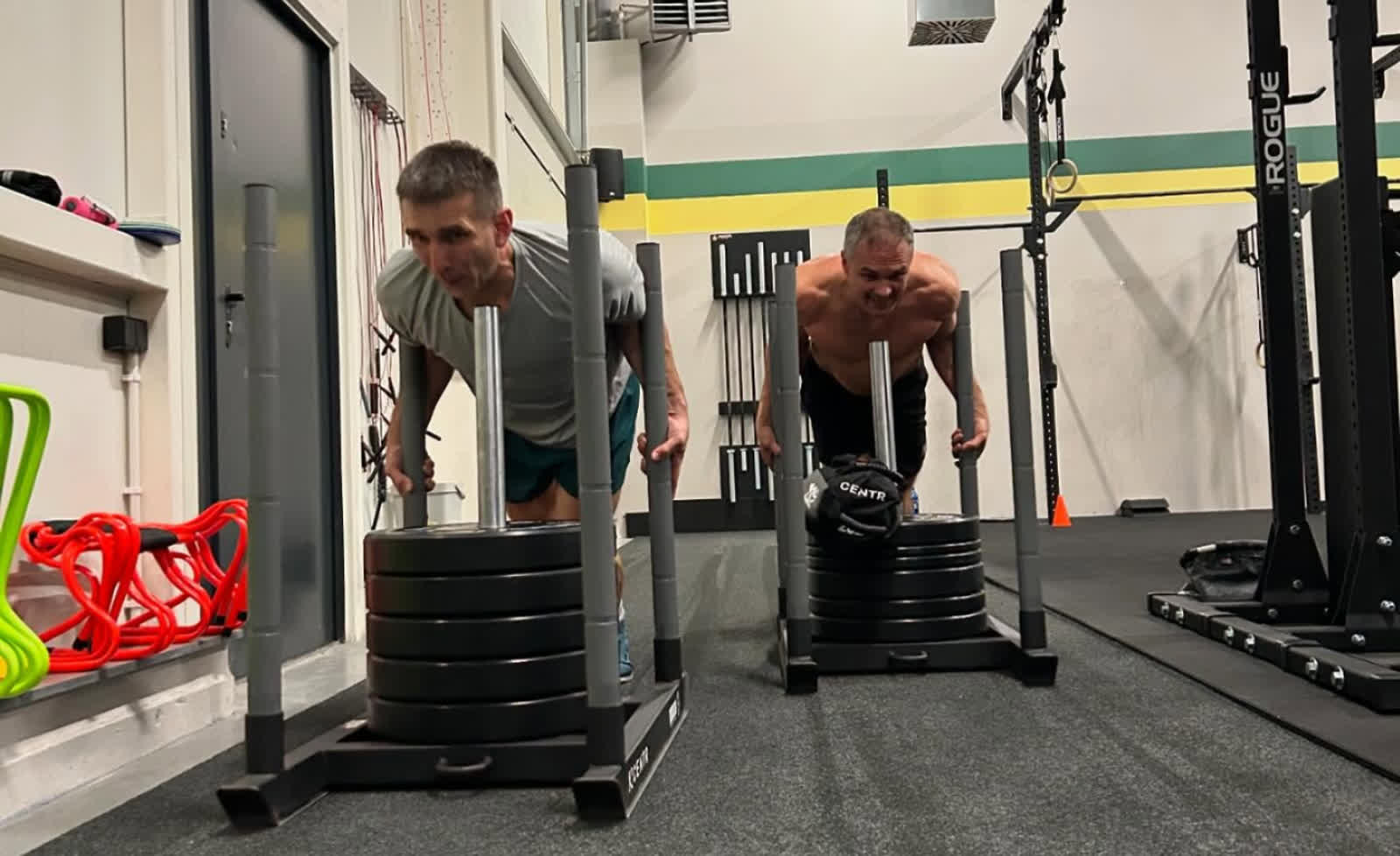 „Dobrze jest się zmęczyć". Hyrox wchodzi na sportowe salony! 2 464222836_18067376152721796_3360371069470234569_n.jpg