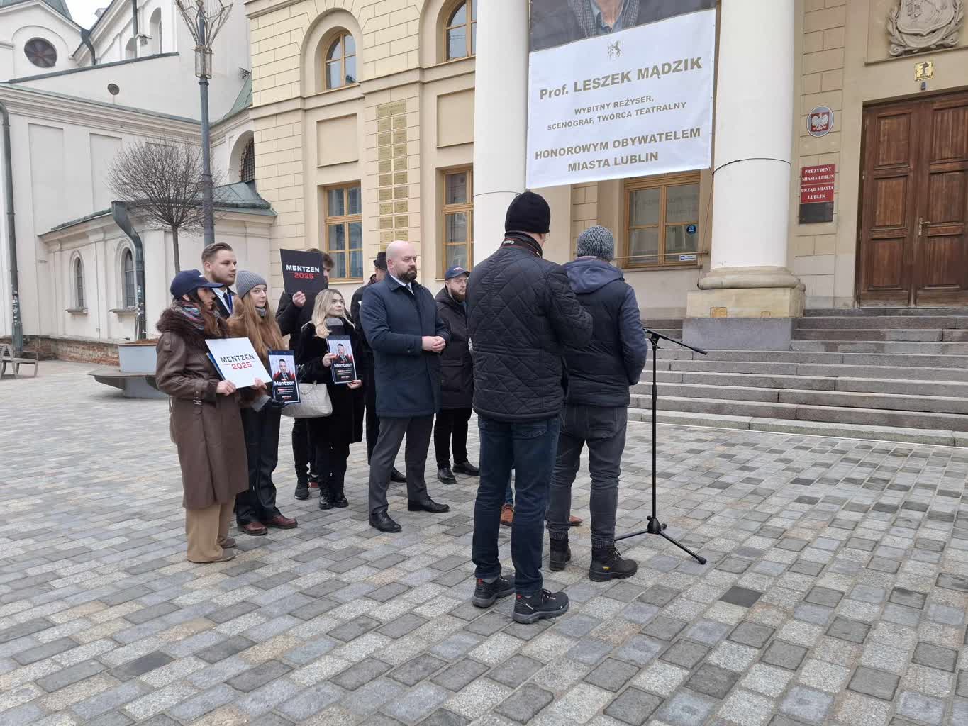 Lublin: Konfederacja zbiera podpisy dla Sławomira Mentzena 2 467737983_1297367284642895_8867391184795666678_n (1).jpg