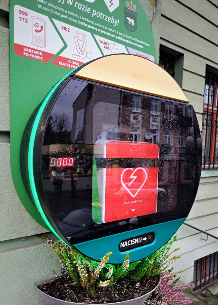 Ratują życie. Nowe defibrylatory w mieście 2 470190598_963862735771545_4524157156080450676_n.jpg