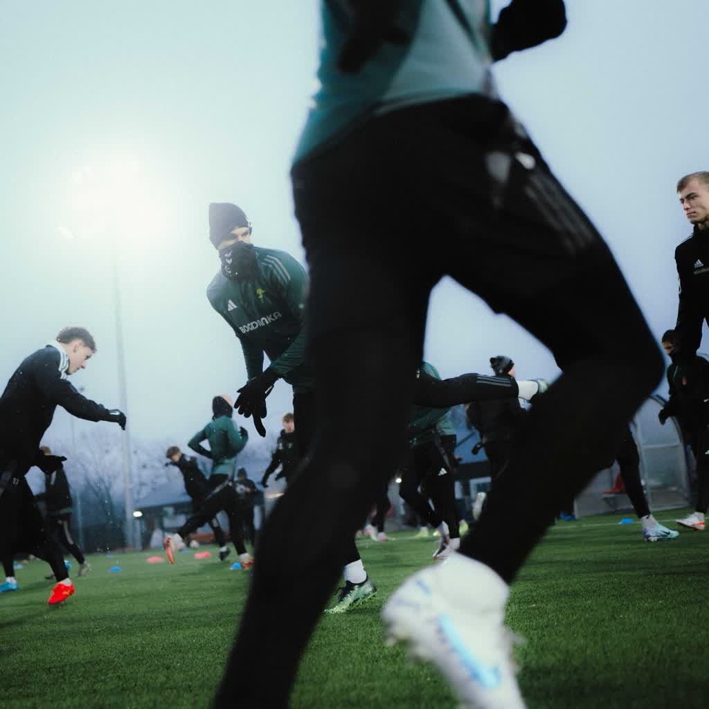 Piłkarze Górnika wrócili do treningów 3 472470342_1193670422469737_3499643873485737546_n.jpg