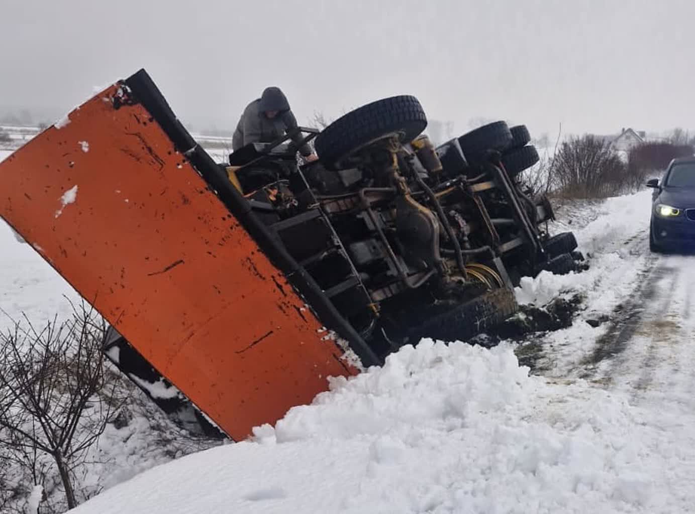 Śnieg w regionie. Opóźnienia w funkcjonowaniu komunikacji miejskiej 2 473112414_527318746986329_778279422602154210_n.jpg