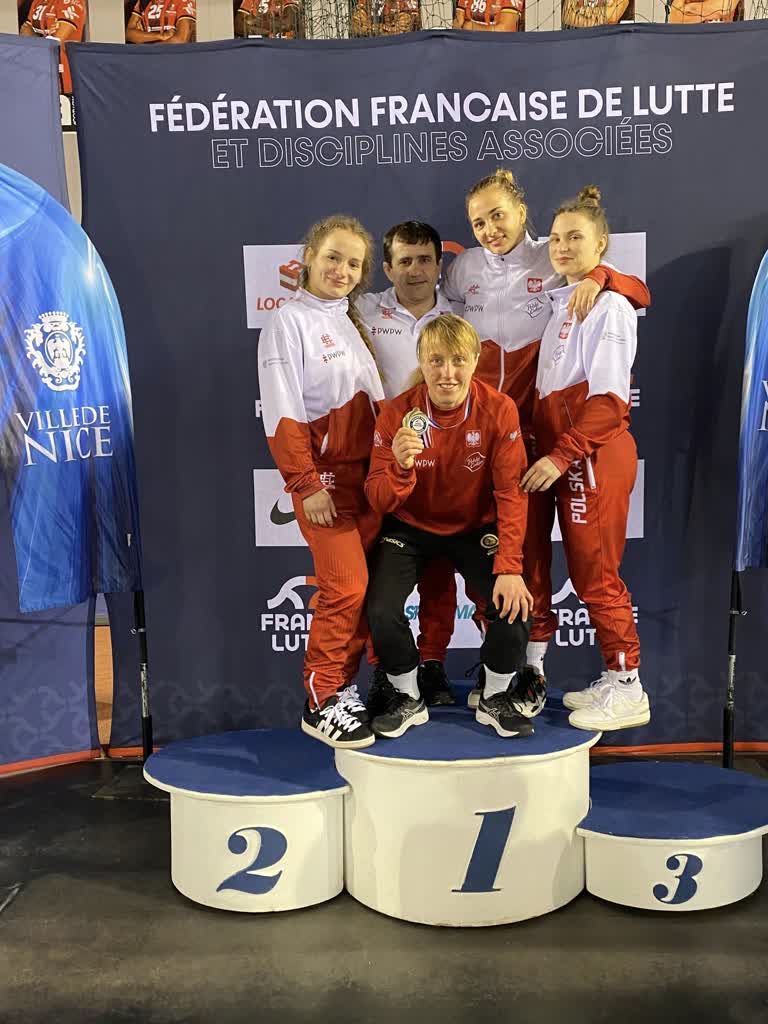 Francuski sukces chełmskich zapaśniczek 2 473695118_1274920240281101_2809874137782954150_n.jpg