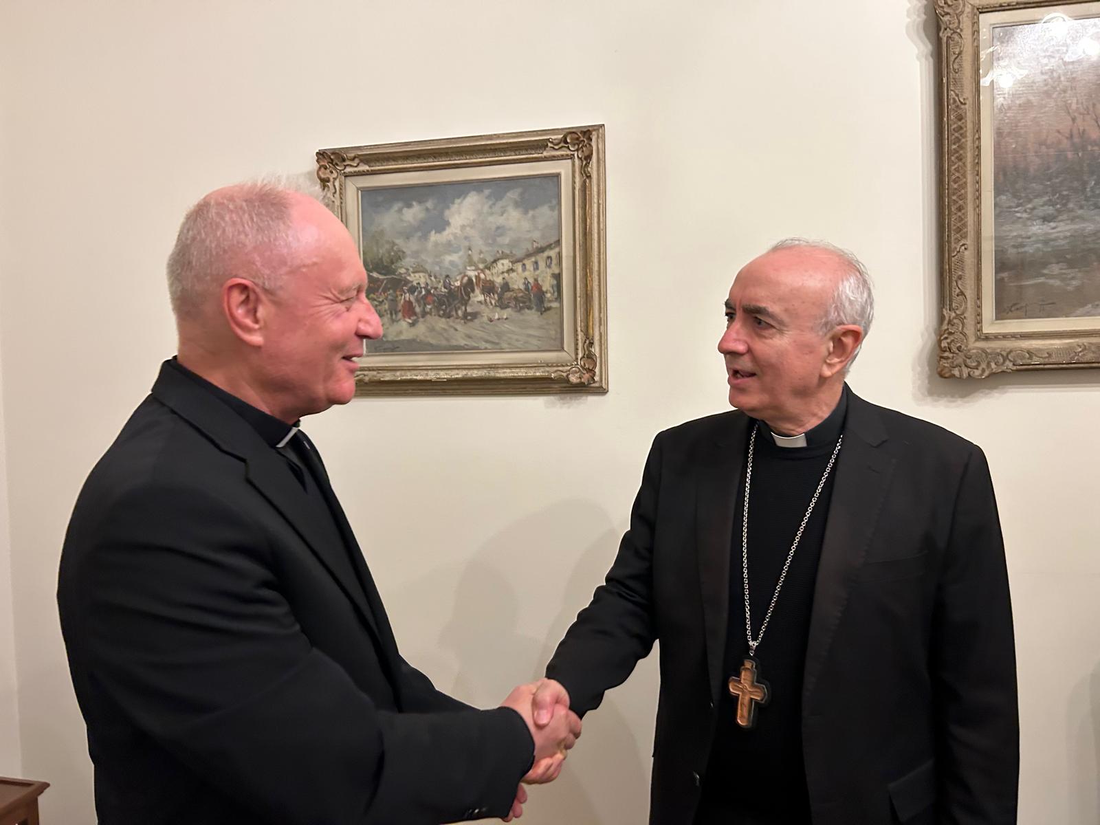Ks. prof. Mirosław Kalinowski i bp Antonio Stagliano, fot1. ks. Paweł Rytel-Andrianik_@VaticanNewsPL.jpg