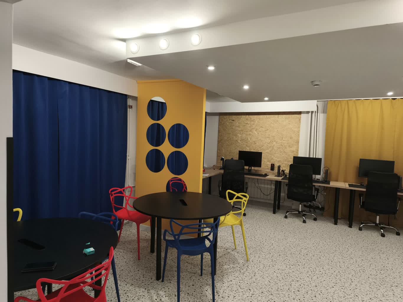 „Takiego miejsca nam brakowało”. Nowa i przytulna przestrzeń dla młodzieży 2 mcm.jpg