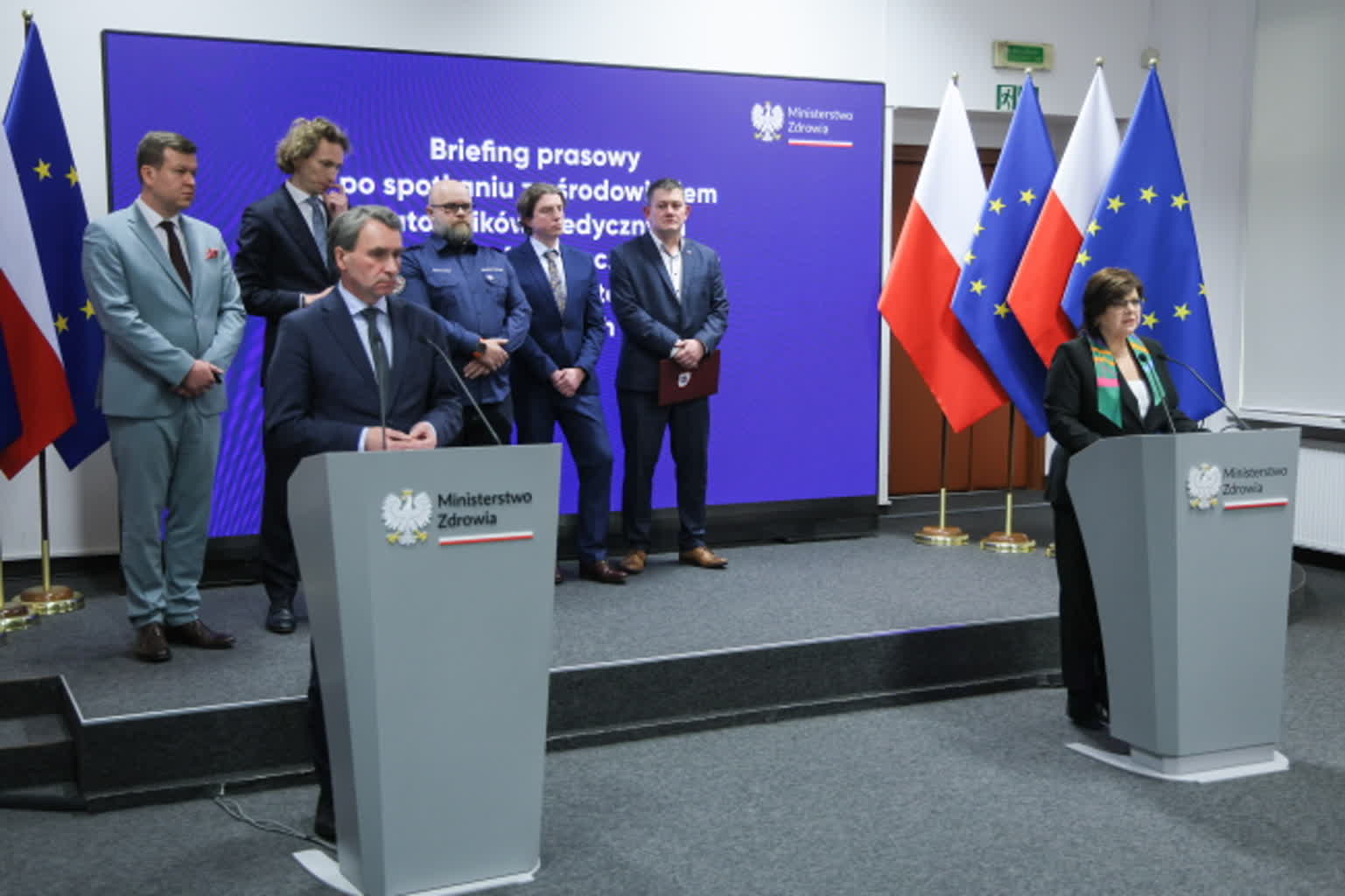 O zwiększeniu bezpieczeństwa ratowników medycznych. Po spotkaniu w Ministerstwie Zdrowia 2 net-25129034.jpg