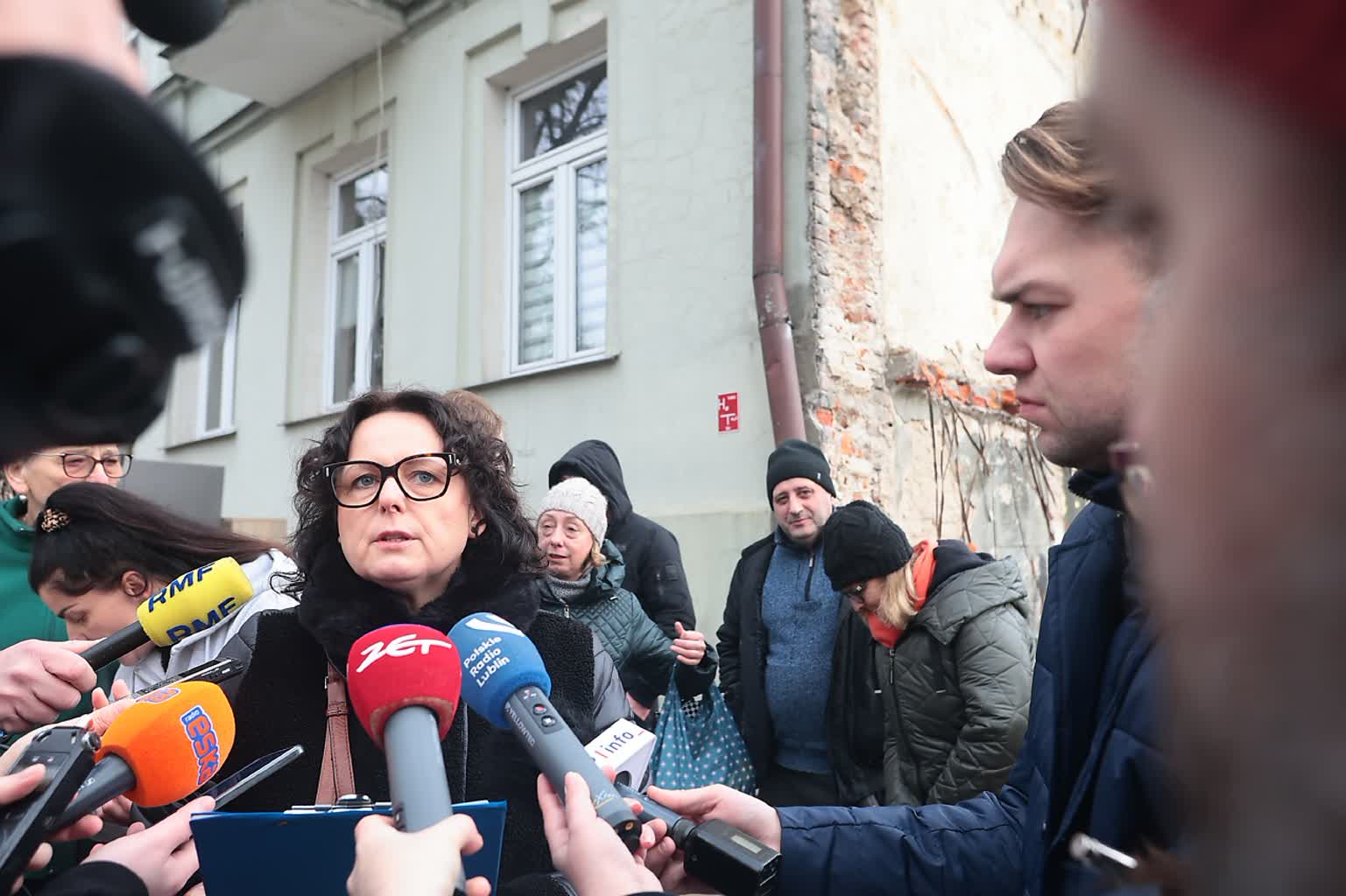 Kamienica grozi zawaleniem. Lokatorzy opuszczają swoje mieszkania 3 pm_FARBIARSKA_2-310125-015.JPG.jpg