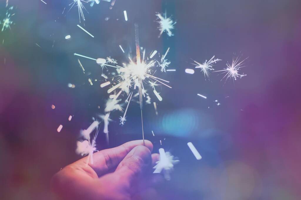 sparkler 1941779 1280 2025 01 01 120046