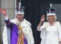 waving from buckingham palace balcony 52877352018 cropped 2025 01 13 140743