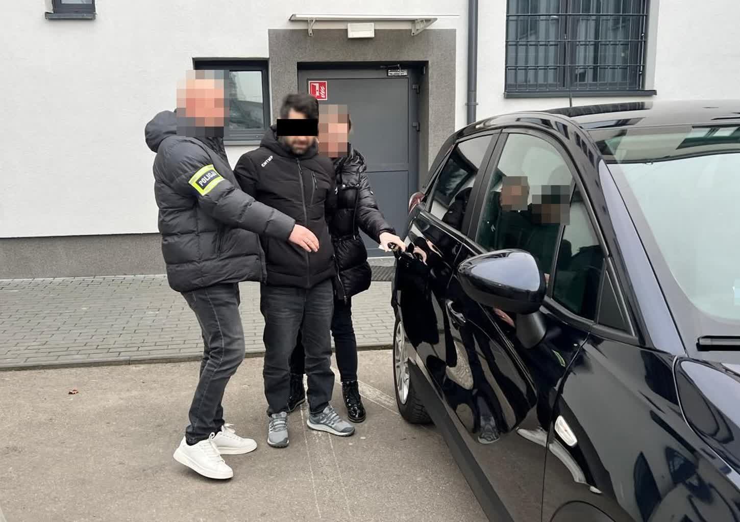 „Higieniczni” złodzieje. Kradli pastę i dezodoranty 2 352-260201.jpg