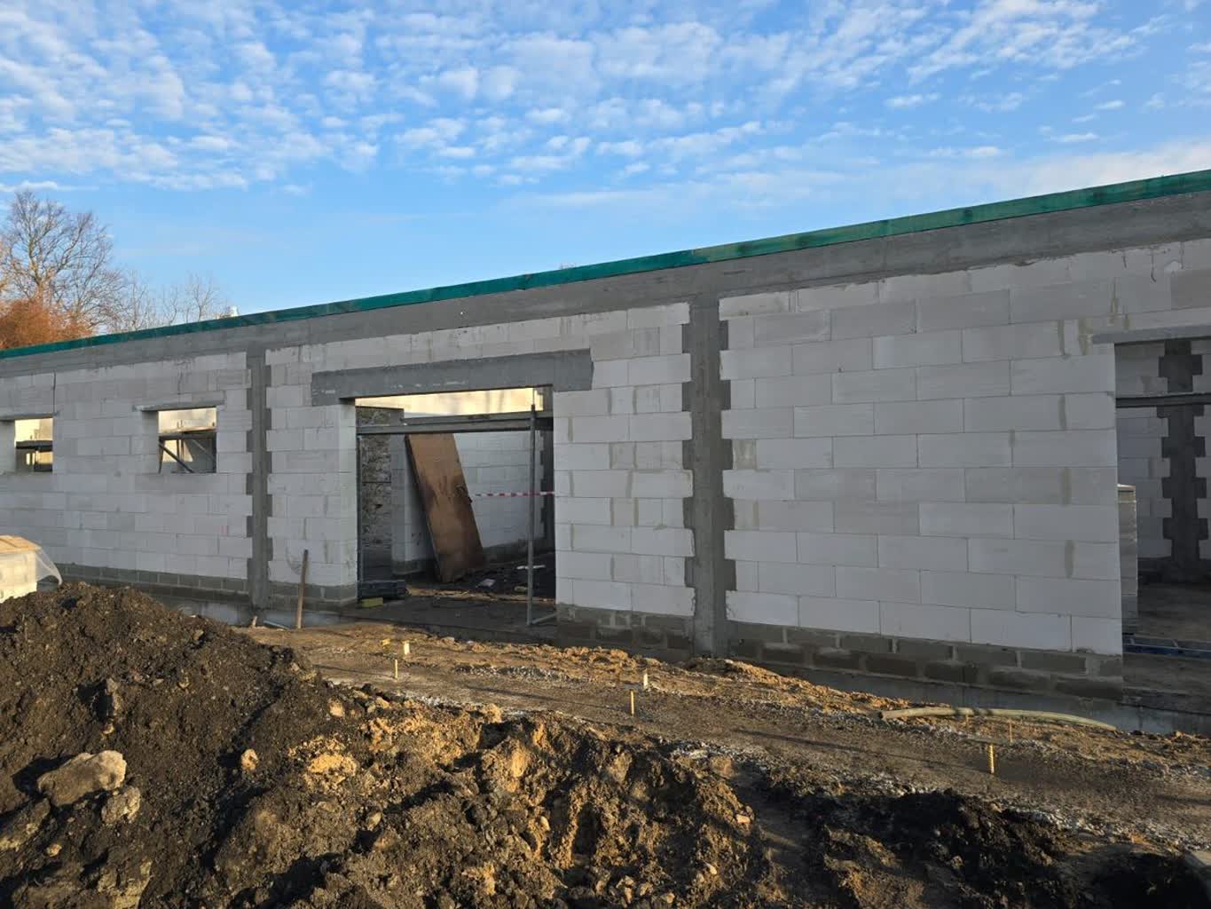 44-latek w szpitalu. Zawalił się na niego strop 3 355-260068.jpg