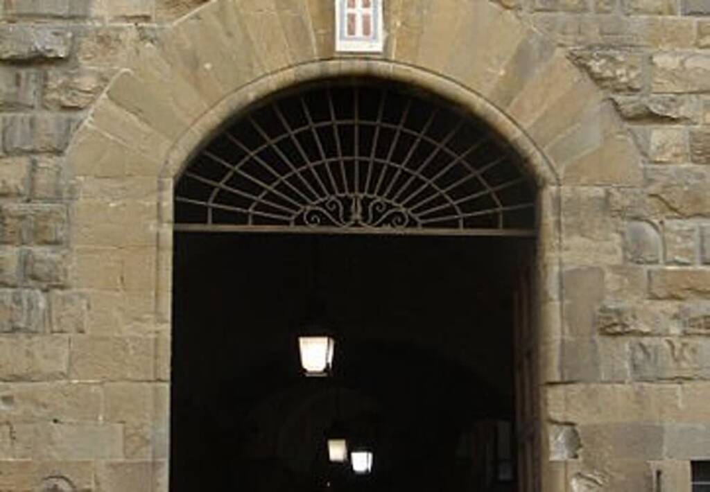 Zdolne Szelmy odc. 1 - Botticelli i spisek Pazzich 1 362px palazzo vecchio porta della dogana 2025 02 04 150426