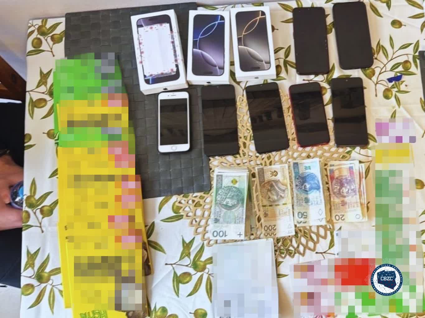 Oszuści zatrzymani przez funkcjonariuszy. Udawali pracowników banku 2 442-1643.jpg