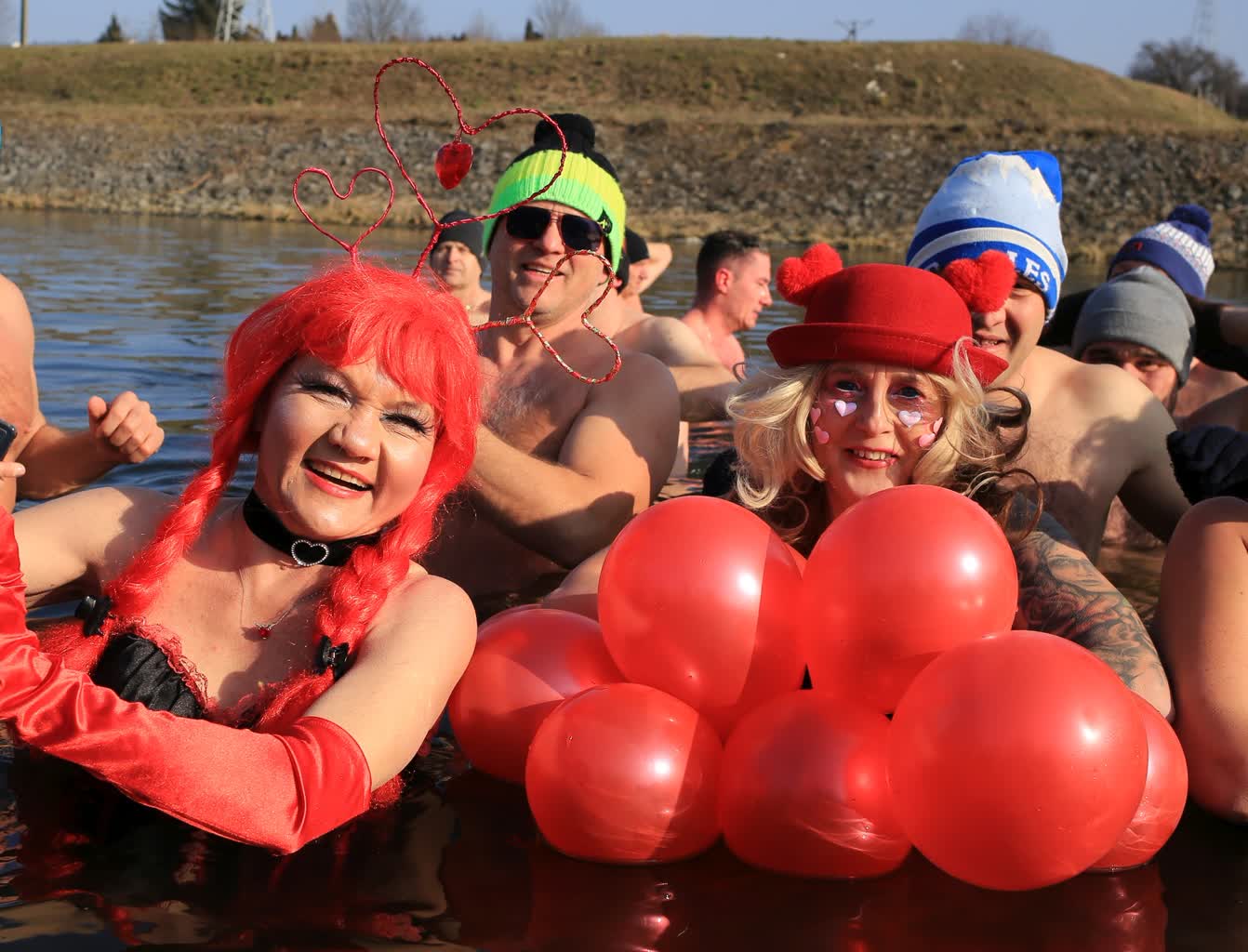 Walentynkowe morsowanie w Lublinie 3 476834588_624313796808107_157043396189806280_n.jpg