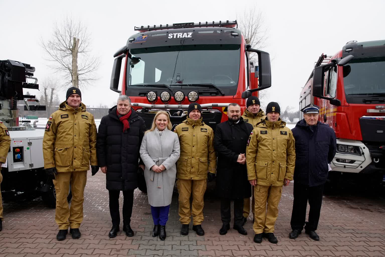 Nowoczesny sprzęt od marszałka trafił do strażaków 2 480620297_1066883602147309_5940071366081770758_n.jpg
