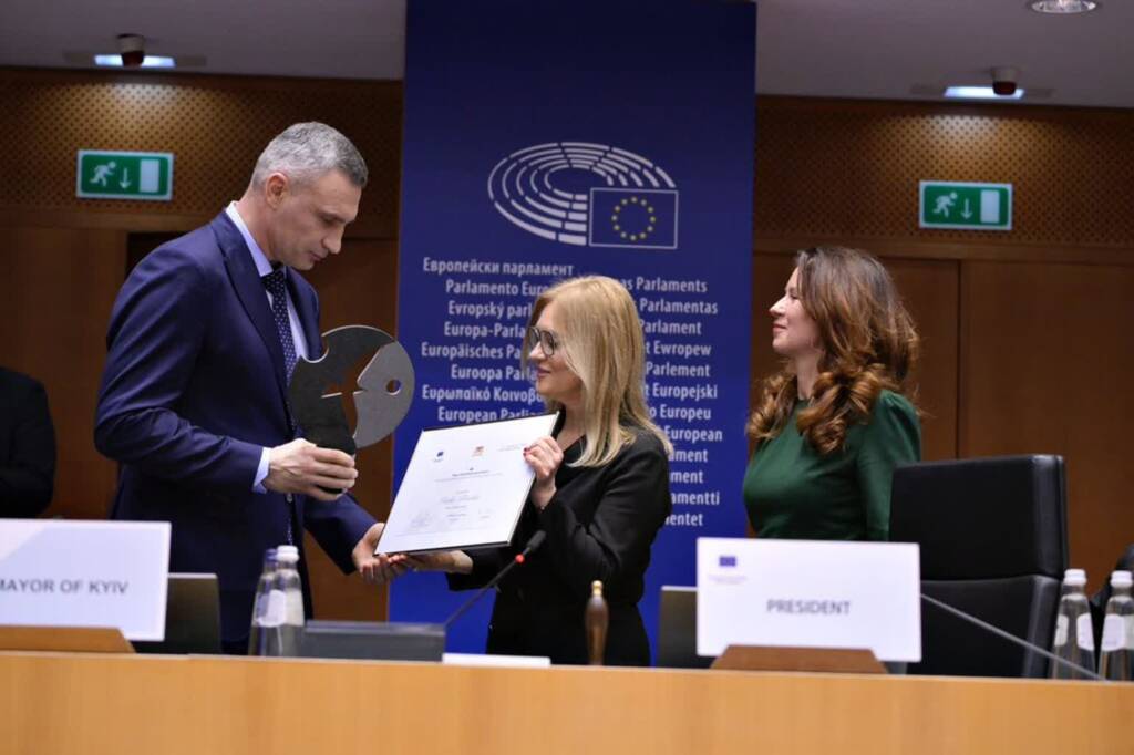 gkqq8pewoaa7 dn 2025 02 21 070623