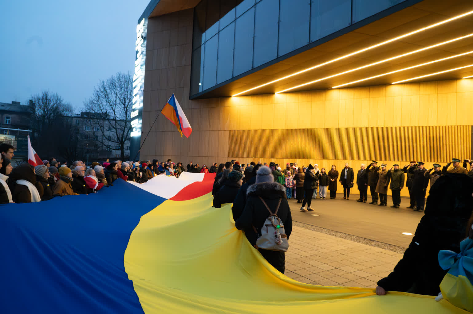 Emocje podobne do tych sprzed 3 lat. W Lublinie uczczono rocznicę wybuchu wojny w Ukrainie 2 KRA47.jpg