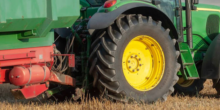 tractor 7375872 1280 2025 02 05 162756