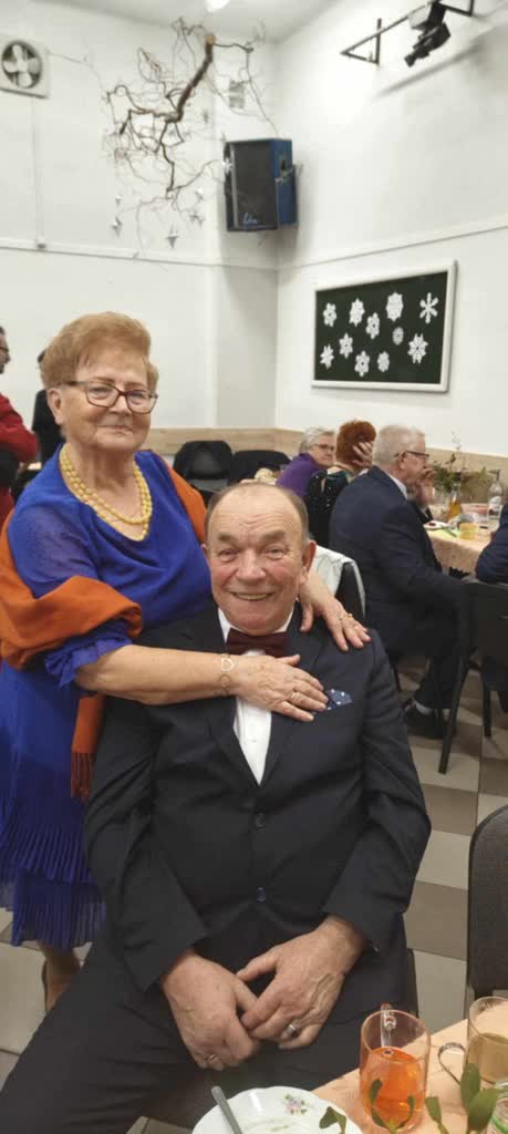 Miłość wieku nie wybiera. Udany związek w jesieni życia 2 dziadki 1.jpg