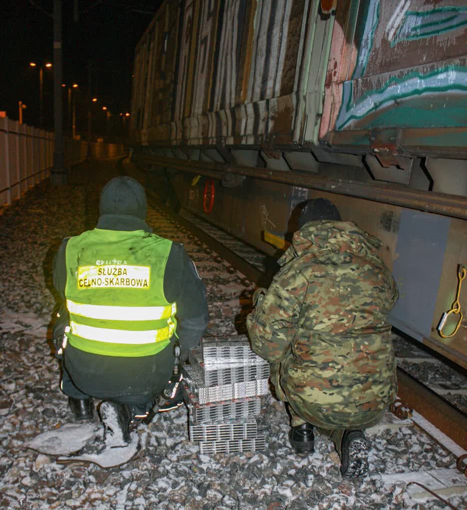 Terespol: tysiące paczek nielegalnych papierosów zatrzymane 2 20250304_OC_Terespol_2.jpg