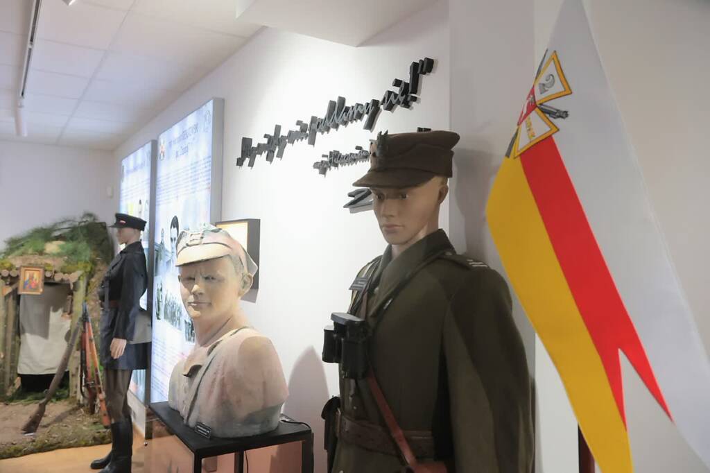 2lbot 070525 001.jpg 2025 03 07 185740