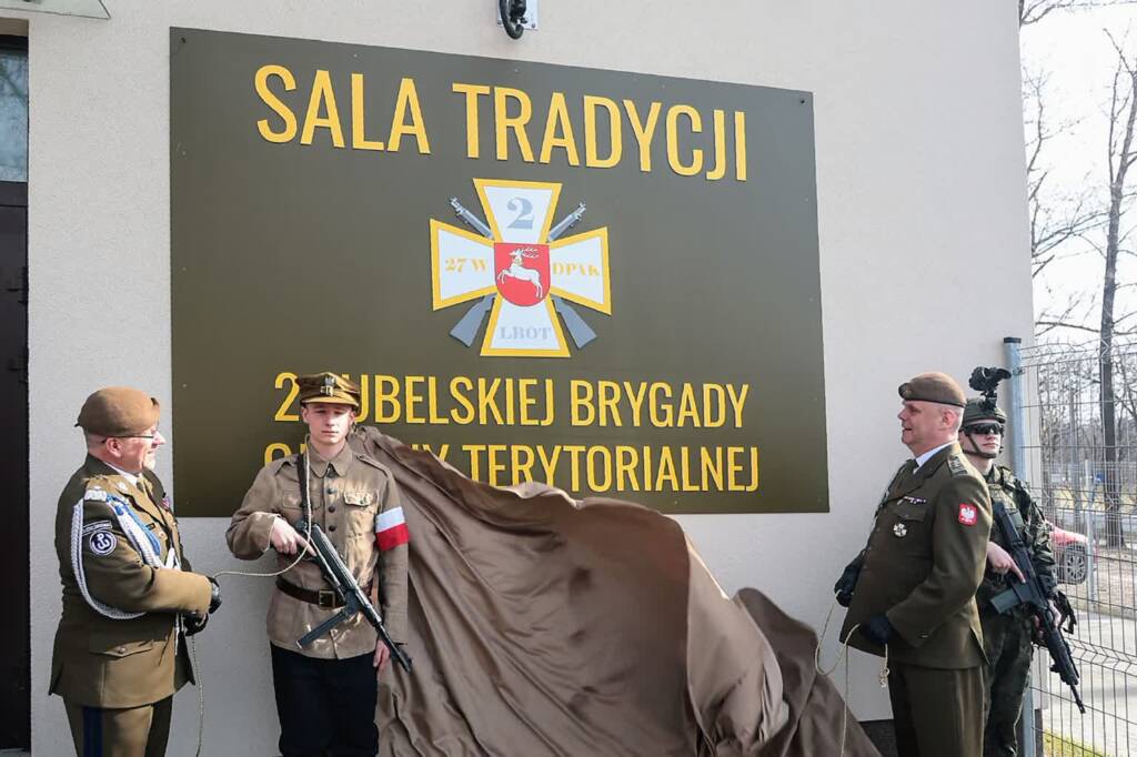 2lbot 070525 007.jpg 2025 03 07 165453