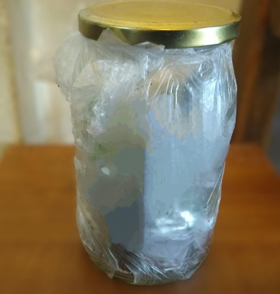 Trzymał w domu słoik z narkotykami i broń. 36-latek zatrzymany 2 351-262248.jpg