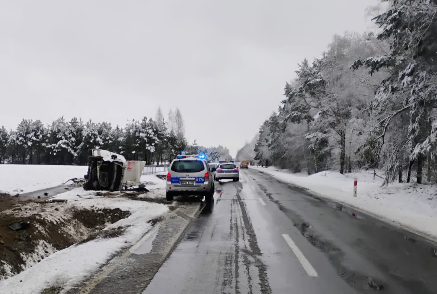 Dachowanie busa na drodze wojewódzkiej numer 816 2 360-262535.jpg