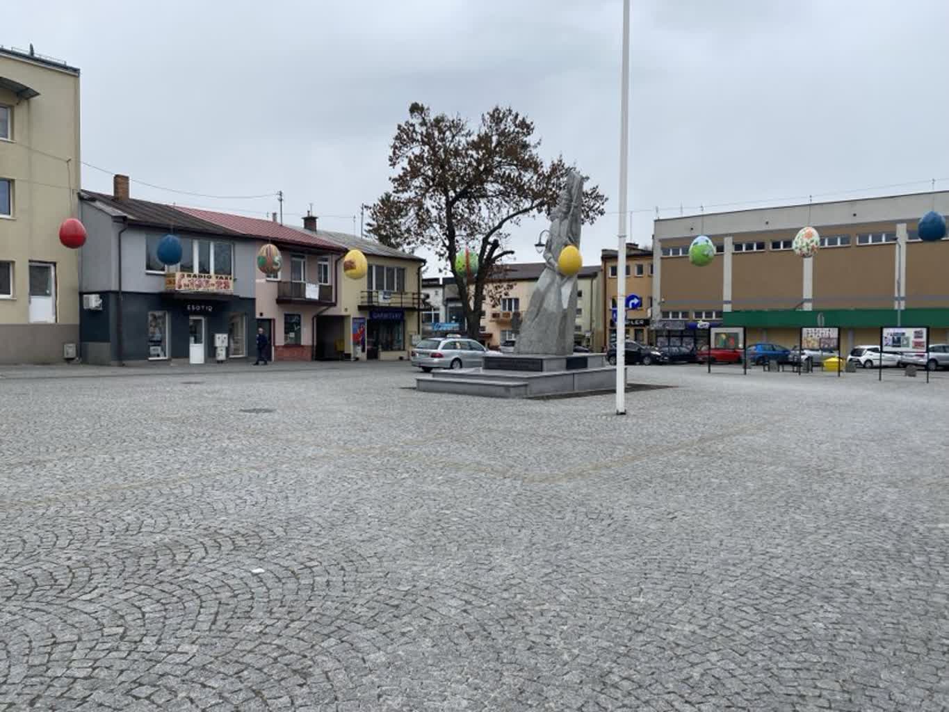 Pisanki przyozdobiły hrubieszowski rynek 2 483806296_3538017053172110_4566400763041467782_n.jpg