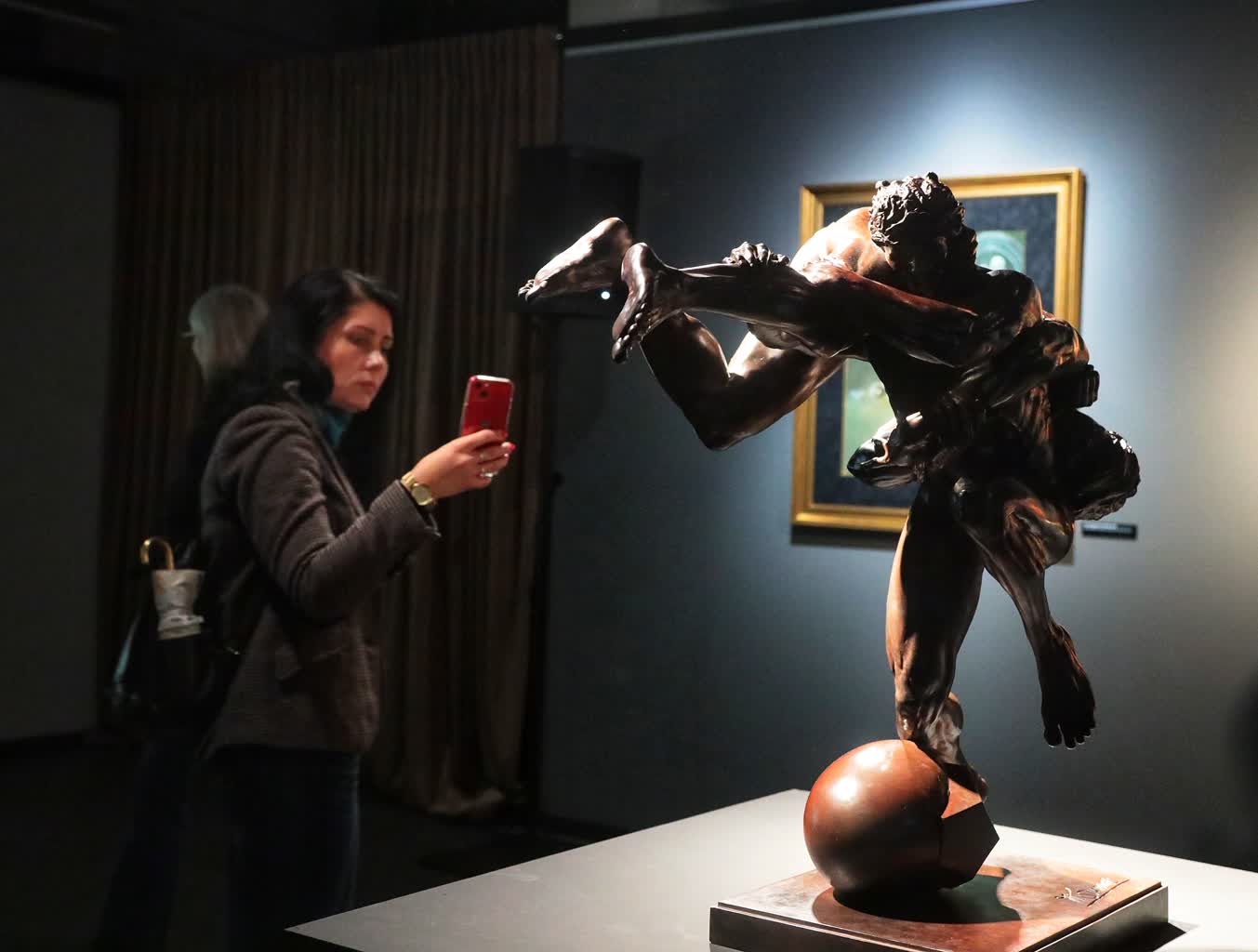 „Wojciech Siudmak. UNIVERSUM”. Twórczość, która przekracza granice czasu, przestrzeni i wyobraźni 2 pm_WYSTAWA-140325-017.jpg