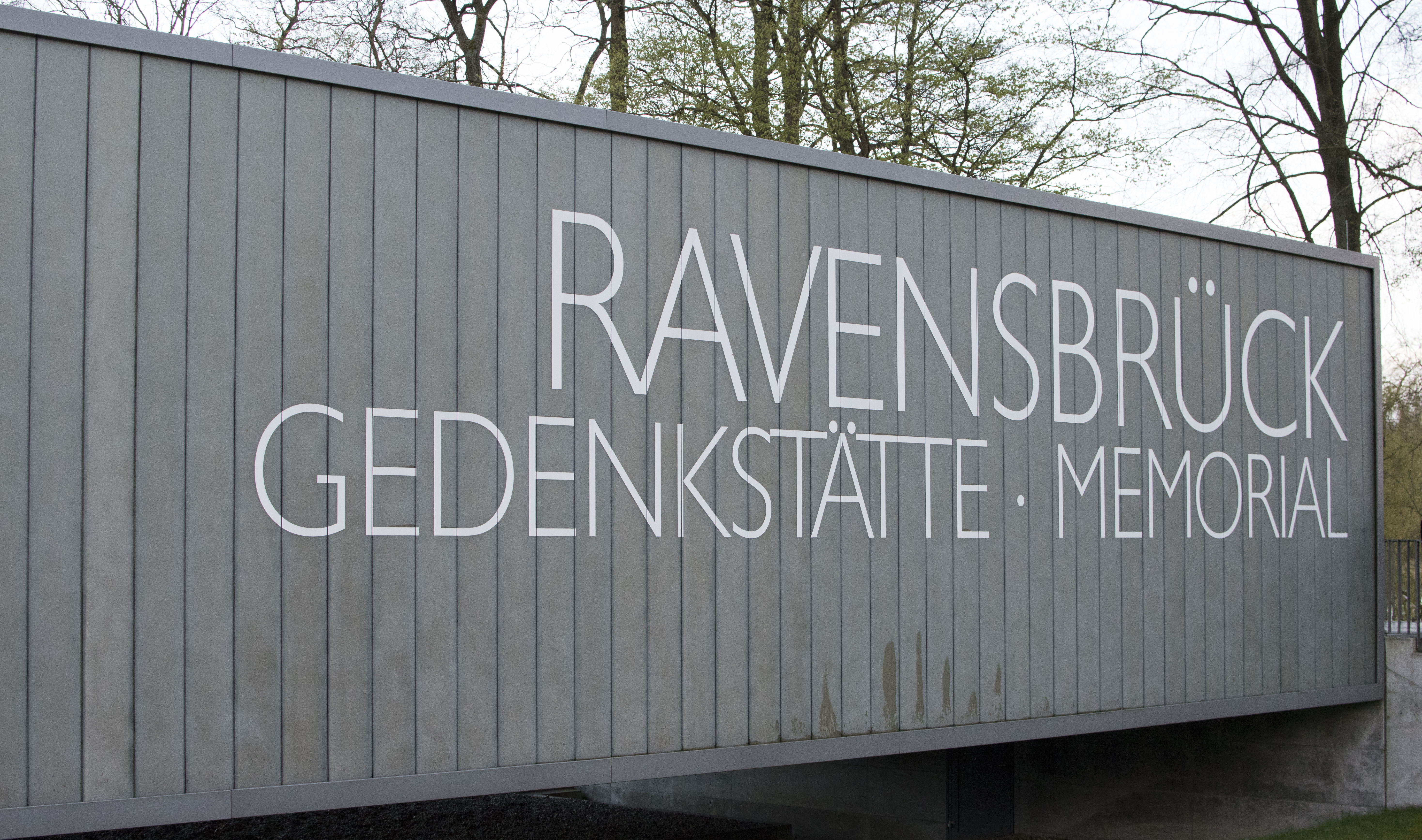 „To było prawdziwe piekło na ziemi”. 80. rocznica wyzwolenia obozu koncentracyjnego KL Ravensbrück