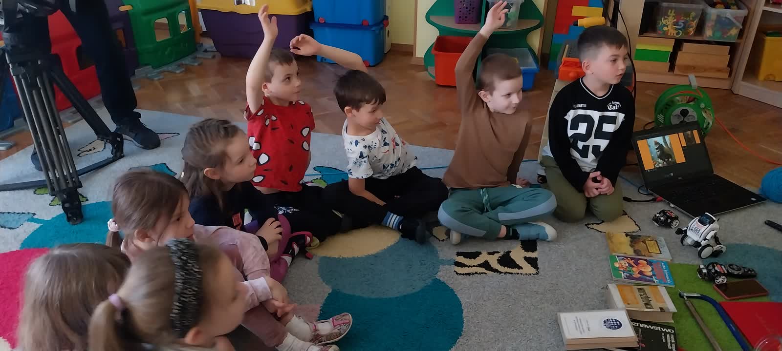 Dzieci wysłuchały bajki napisanej przez... AI. Akcja naukowców Politechniki 2 20250402_102037.jpg