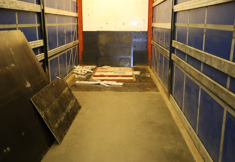 Nielegalne papierosy w naczepie. Nieudana próba przemytu w Koroszczynie 2 20250425_papierosy_Koroszczyn(2).JPG