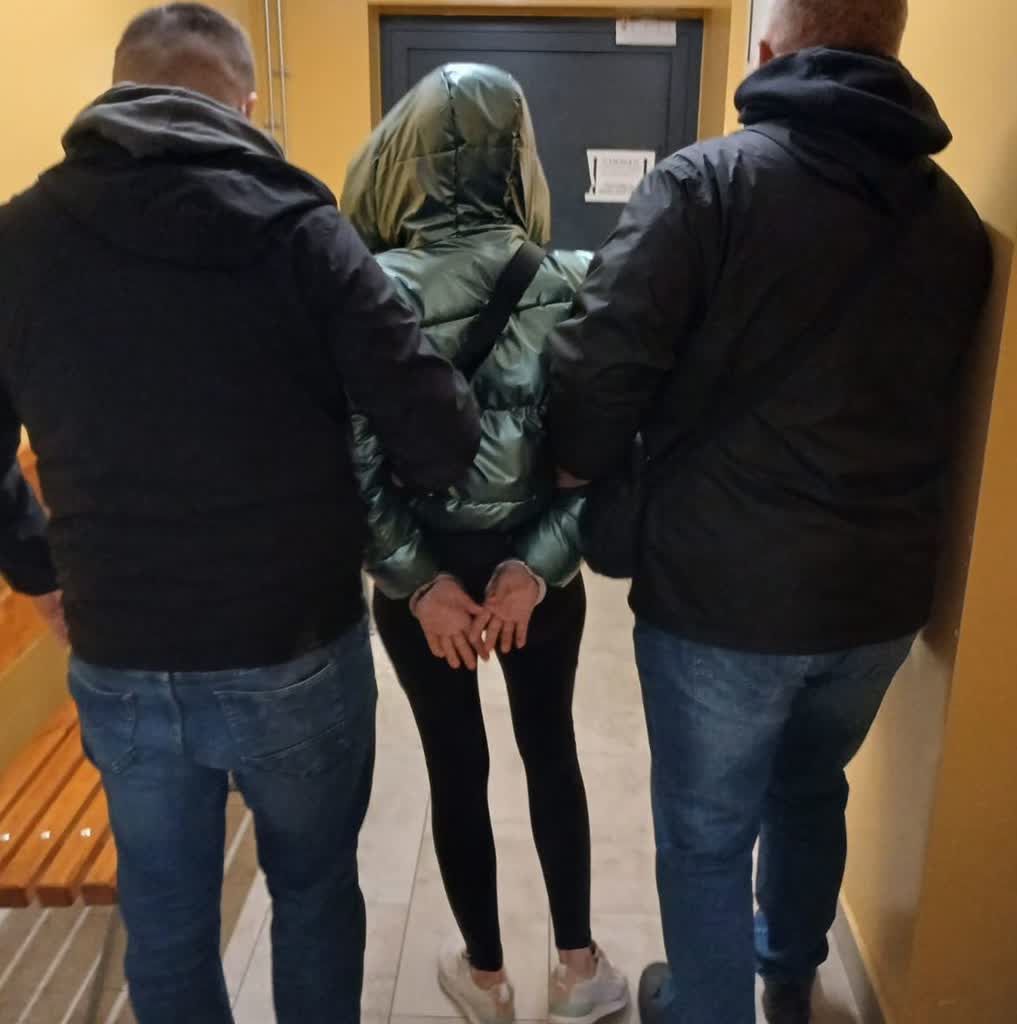 Zwabili go do auta i dusili. Wszystko dla wyłudzenia pieniędzy 2 350-264336.jpg