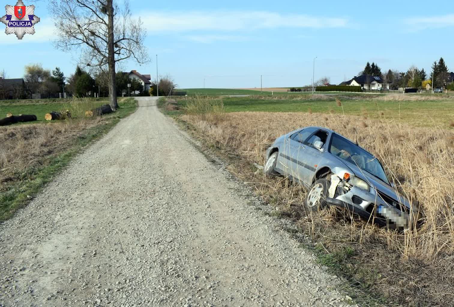 Kierowca na podwójnym gazie. Zakończył podróż w rowie 2 361-263452.jpg