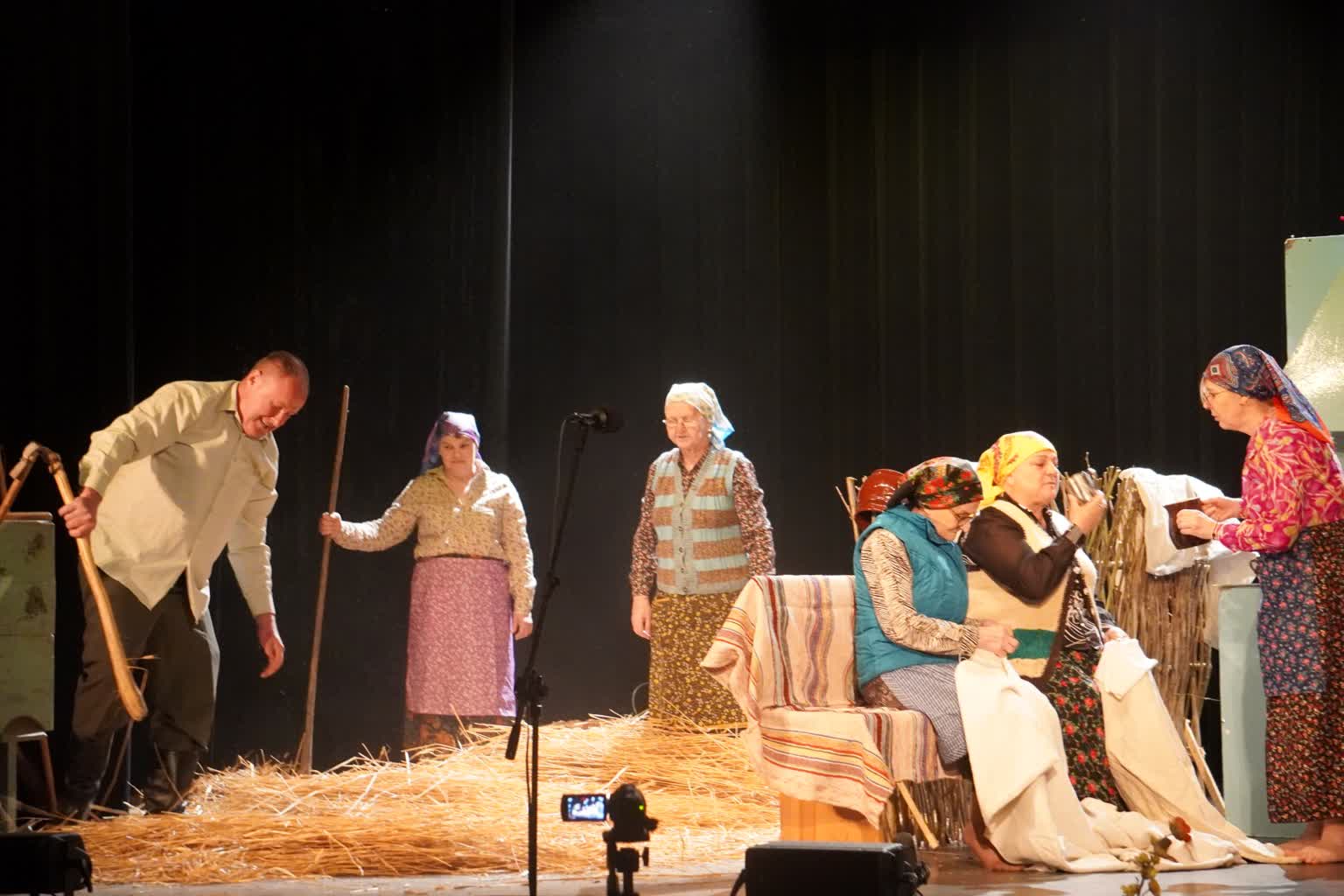 "To ogromna szansa dla Polski". Sejmiki Teatrów Wiejskich znajdą się na liście UNESCO? 2 486685842_1079982197500726_6481380655937191500_n.jpg