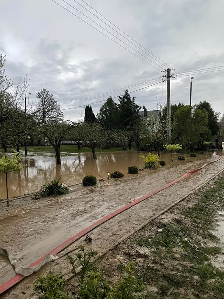 Trwa szacowanie strat po burzach, które przeszły przez region 2 489927546_997516065900728_2468119022779556539_n.jpg