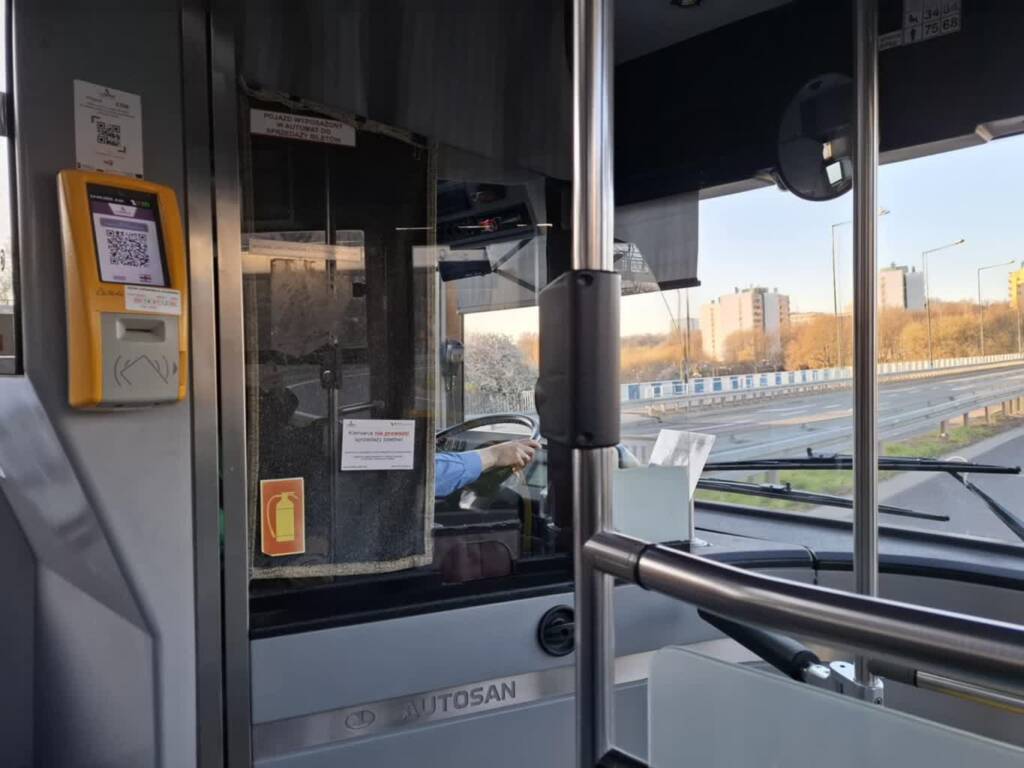 Rekordziści muszą zapłacić blisko 100 tys. zł. Jazda na gapę słono kosztuje 1 autobus 2025 04 15 180439