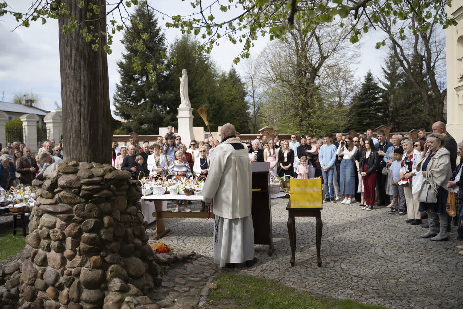 „Święcenie pokarmów ma źródło w tym co czynił Chrystus”. Dziś Wielka Sobota 3 DSC07430.jpg