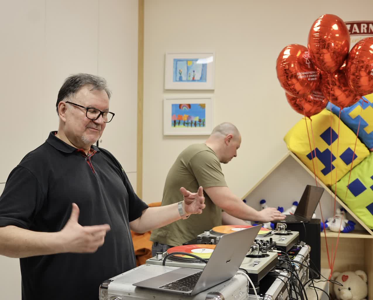 Mali pacjenci poznali tajniki pracy DJ. Hirek Wrona z wizytą w Lublinie 3 IMG_5435.jpeg