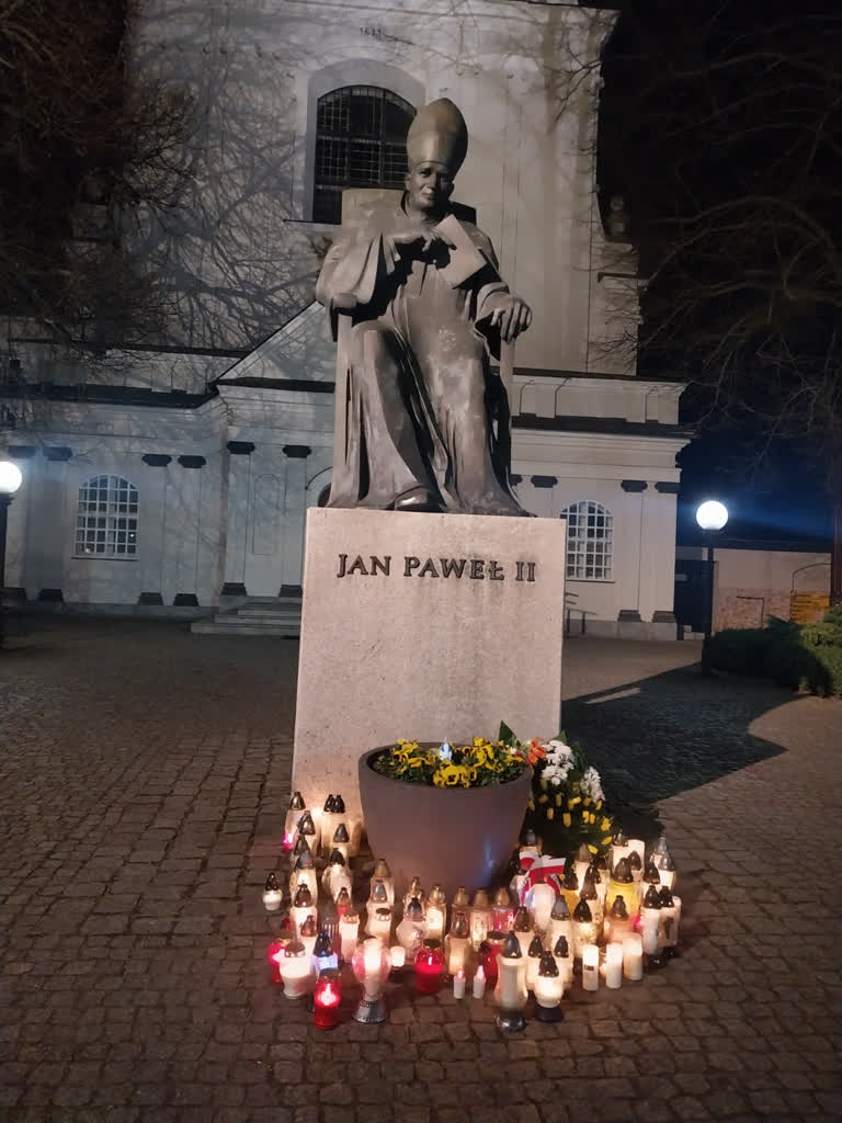 Bialczanie uczcili pamięć Jana Pawła II 2 JP II 1.jpg