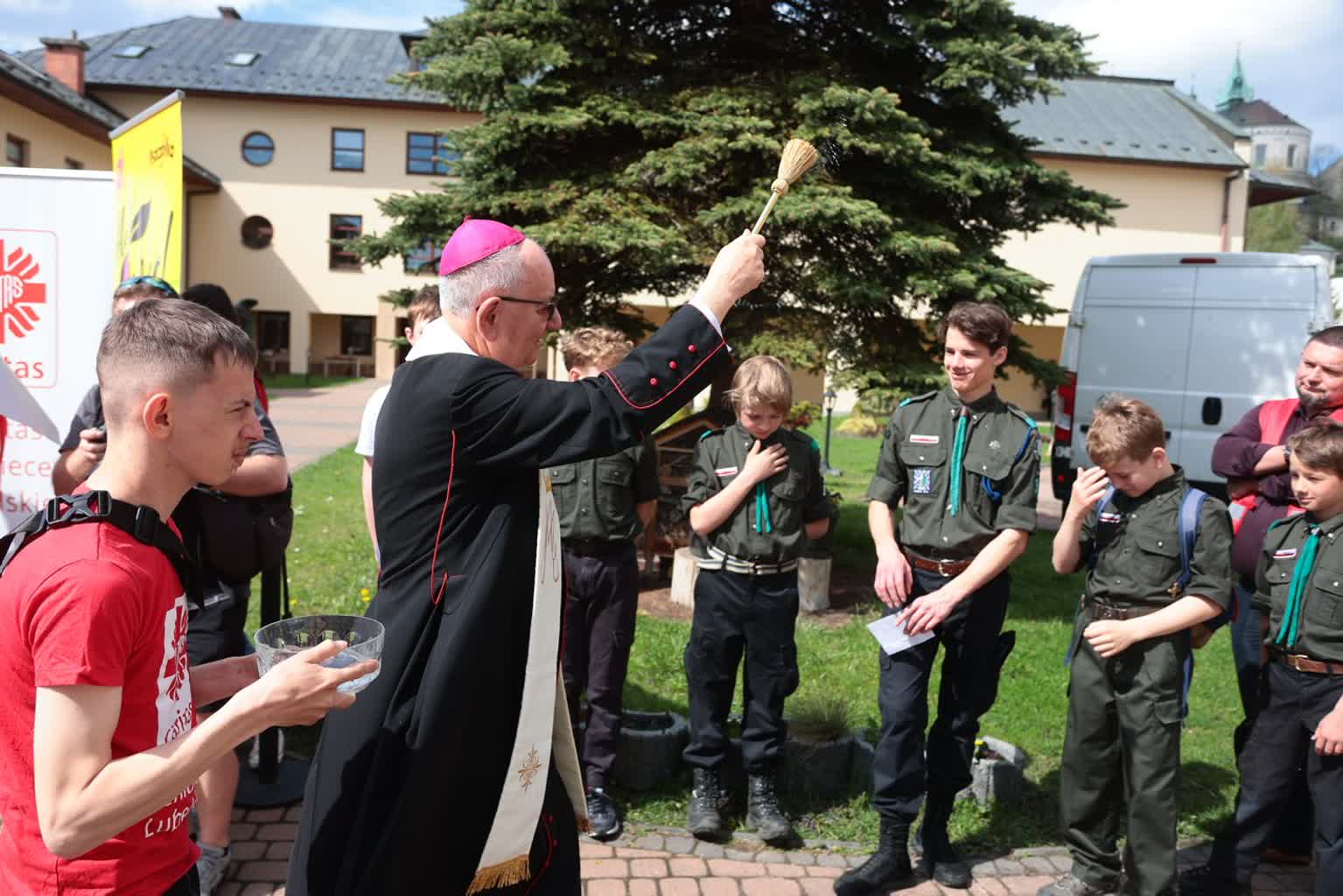 600 paczek wielkanocnych dla potrzebujących od Caritas 2 pm_CARITAS-190425-013.jpg