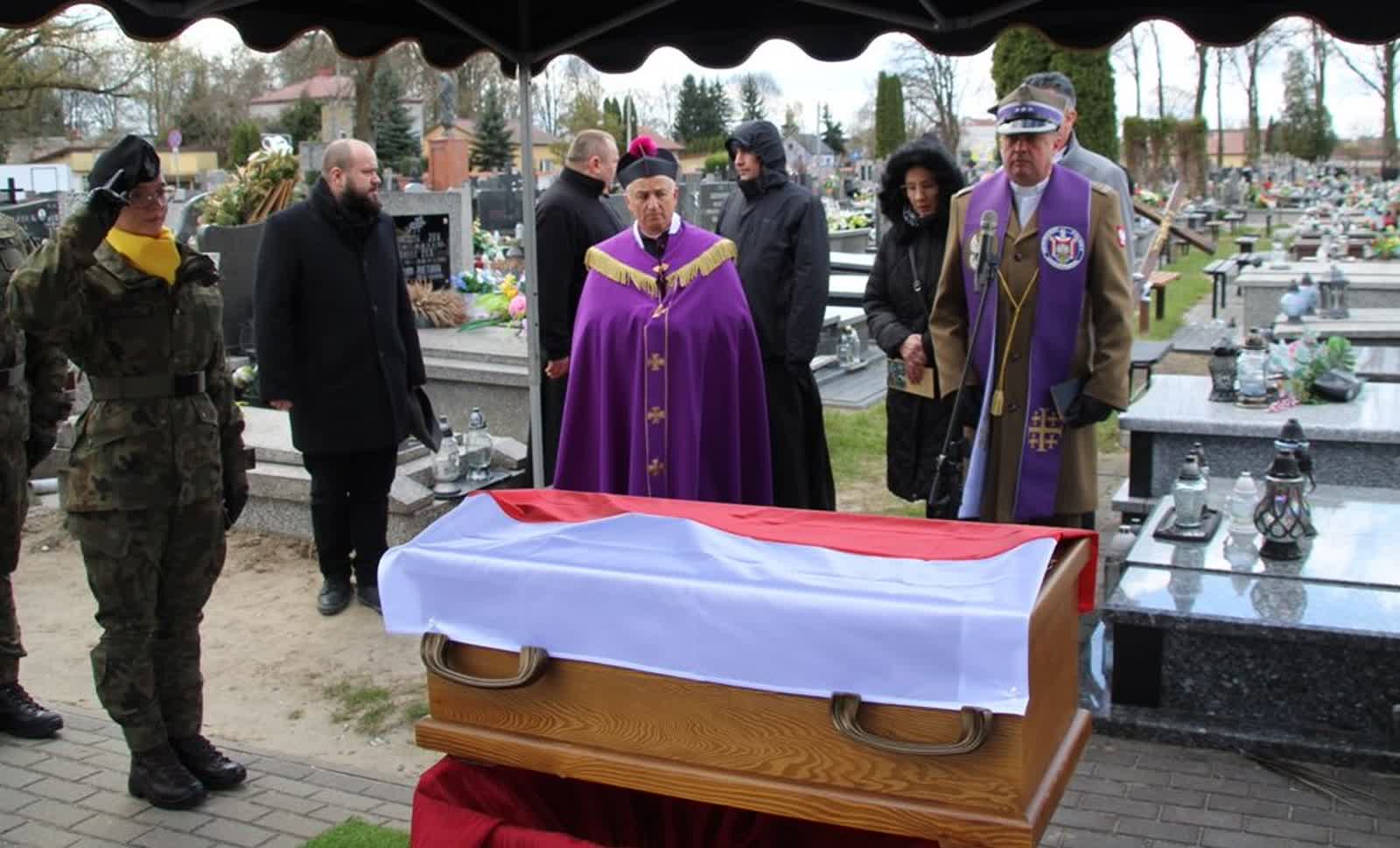 Pogrzeb po kilkudziesięciu latach. Żołnierz AK i WiN pochowany 2 zolnierz 2.JPG